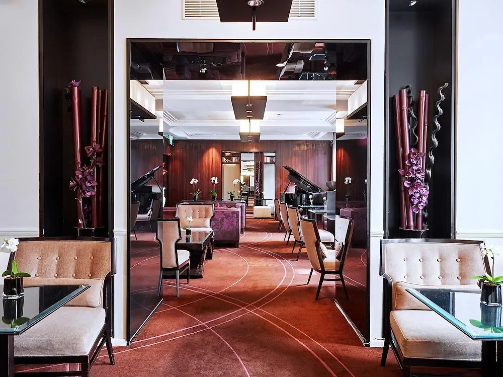 Hotel La Tremoille Paris