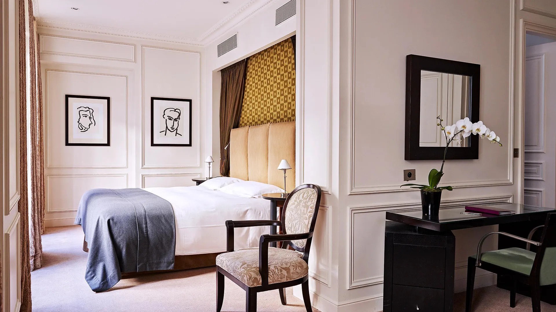 La Tremoille Hotel Paris