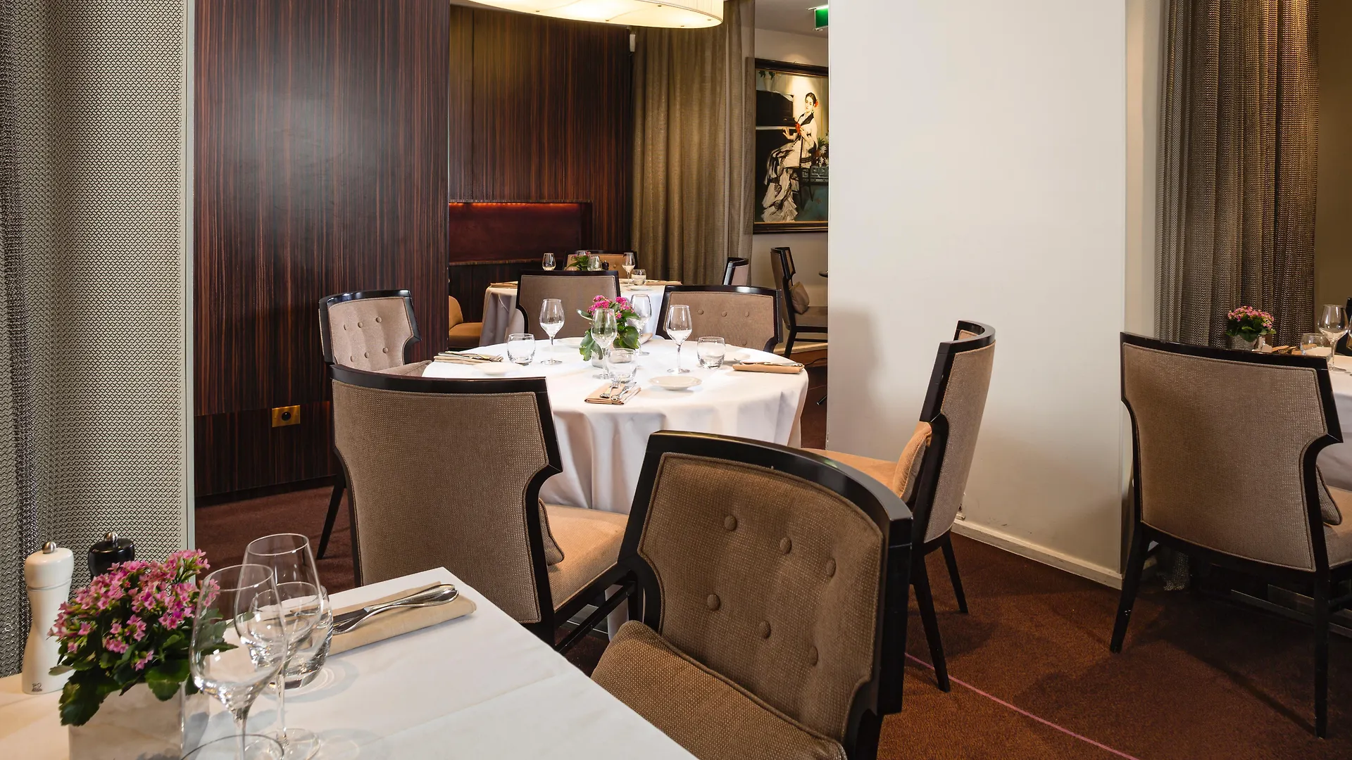 La Tremoille Hotel Paris