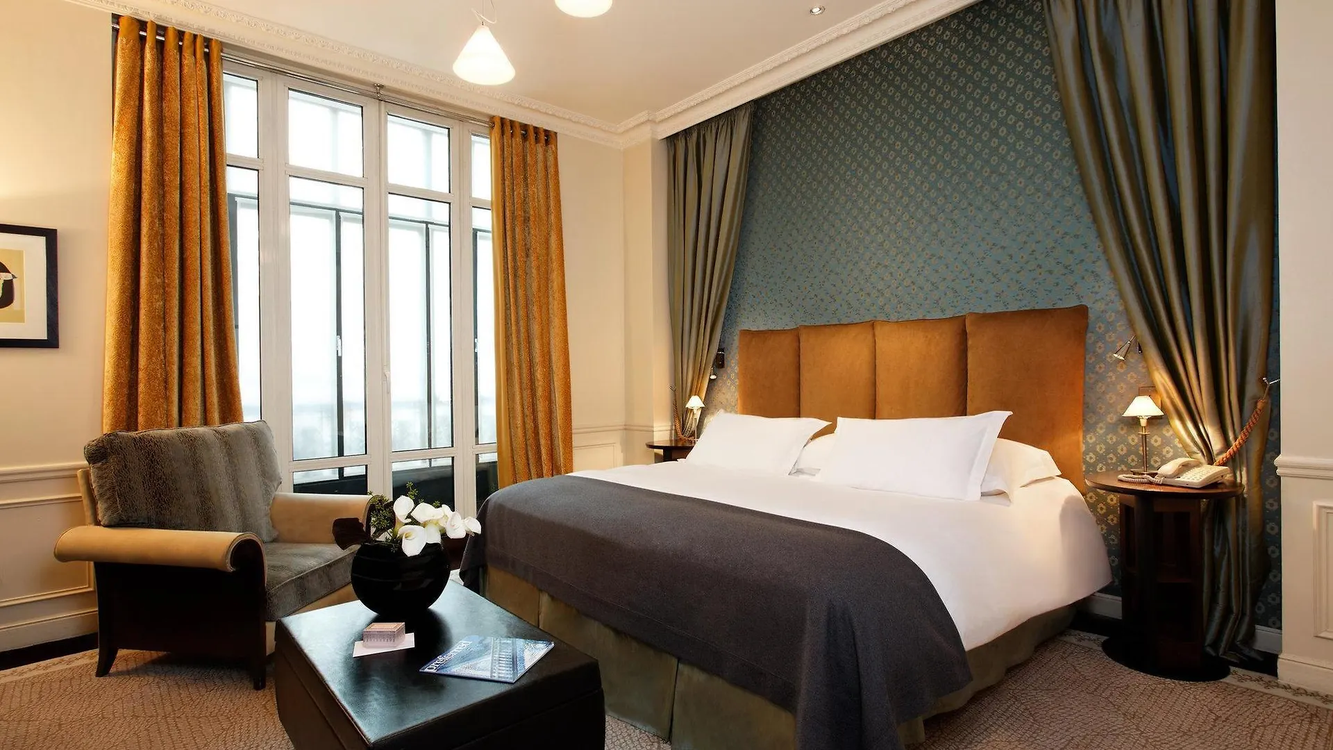 La Tremoille Hotel Paris