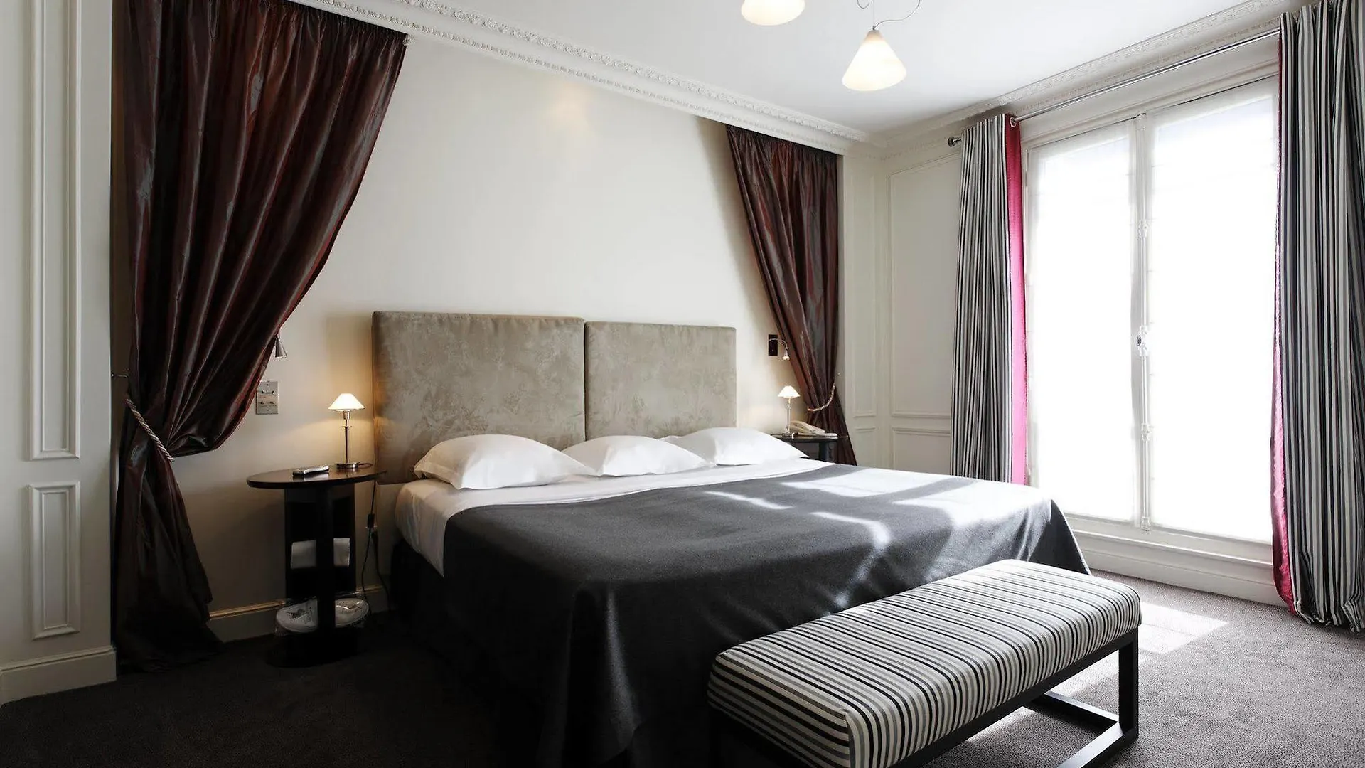 Hotel La Tremoille 3*