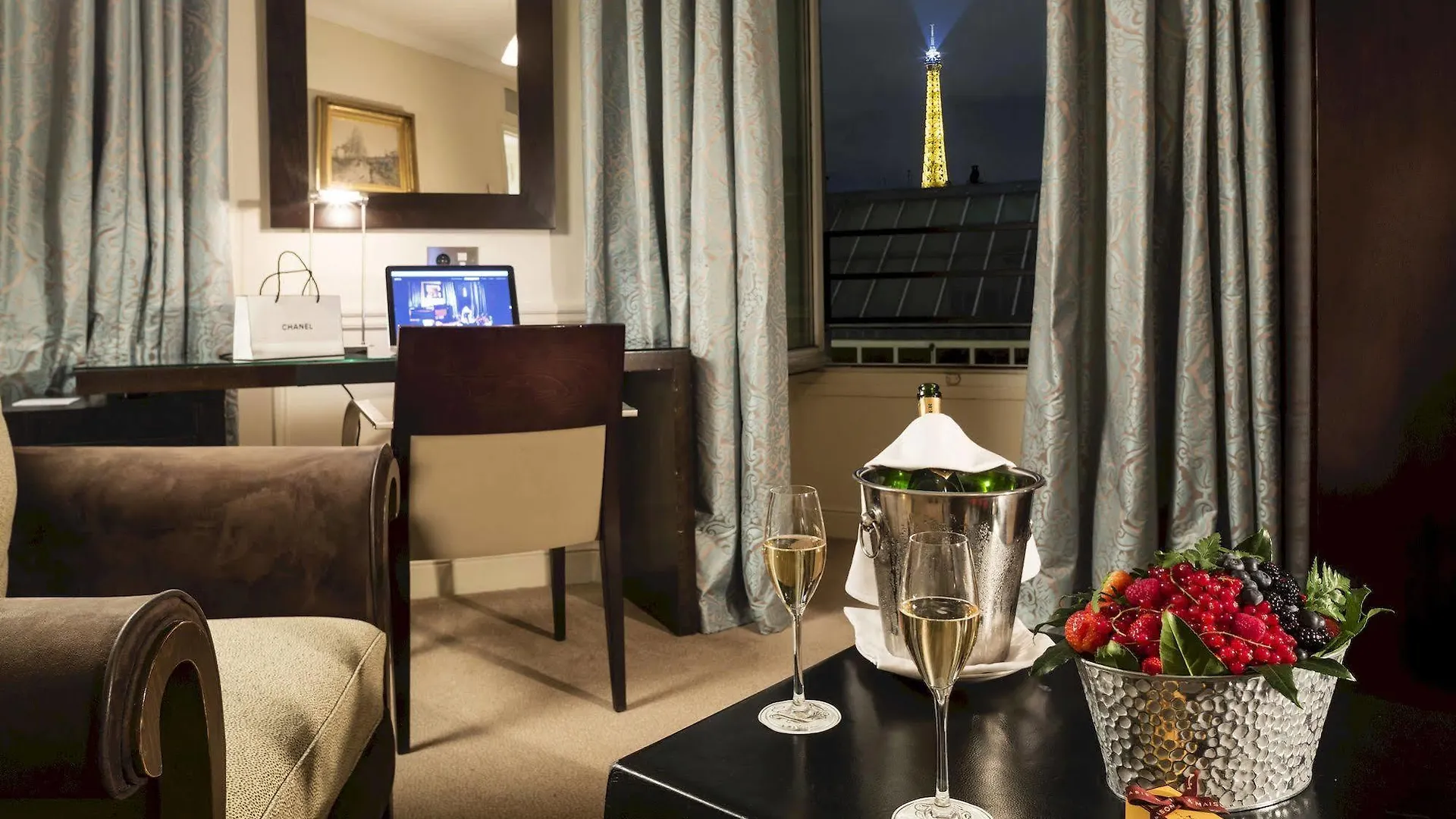 Hotel La Tremoille Paris